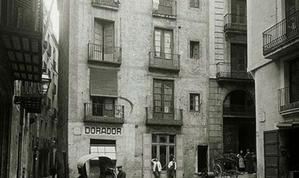 plaza y calle Basea, Barcelona.